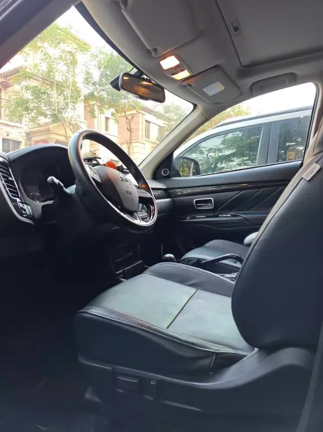 2019 Mitsubishi Outlander 2.0L 166HP L4 CVT,autocango,china used car exporter,china ev exporter,chinese used car exporter,chinese used ev exporter