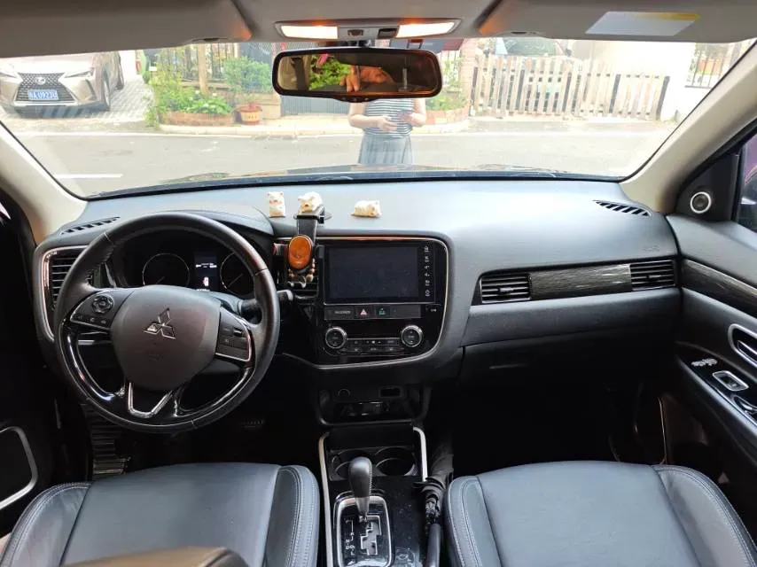 2019 Mitsubishi Outlander 2.0L 166HP L4 CVT,autocango,china used car exporter,china ev exporter,chinese used car exporter,chinese used ev exporter