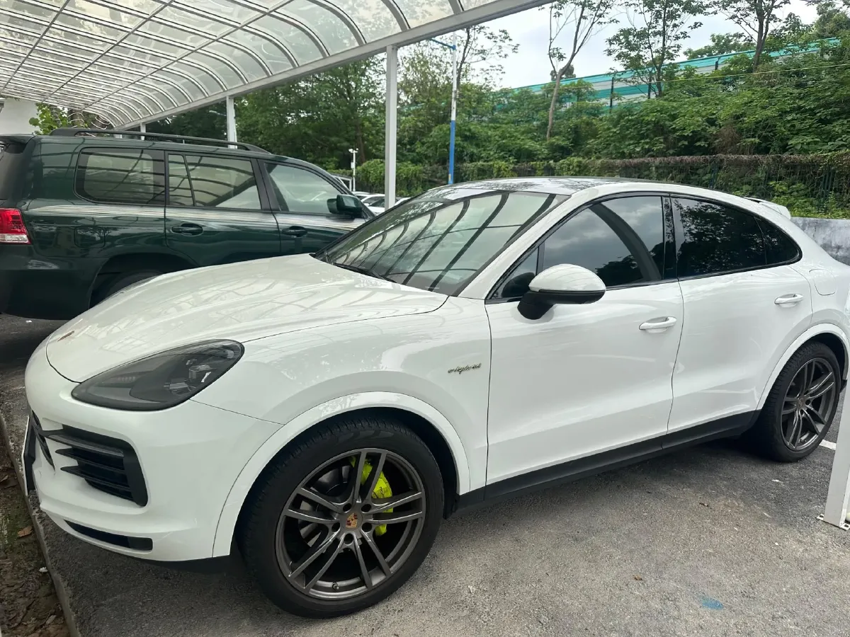 2023 Porsche Cayenne 2.0T 252HP L4 8AT PHEV 17.9KWH,autocango,china used car exporter,china ev exporter,chinese used car exporter,chinese used ev exporter