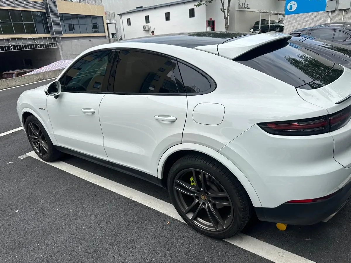 2023 Porsche Cayenne 2.0T 252HP L4 8AT PHEV 17.9KWH,autocango,china used car exporter,china ev exporter,chinese used car exporter,chinese used ev exporter