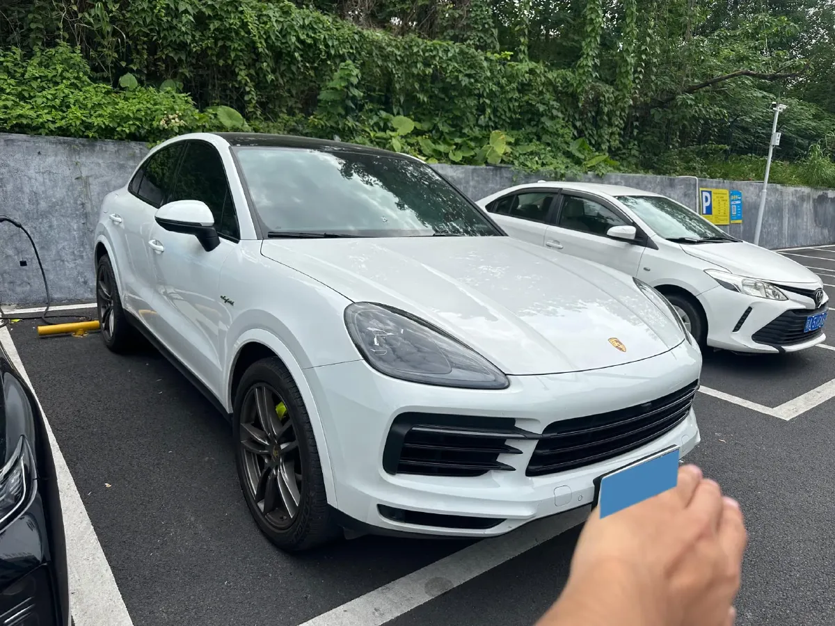 2023 Porsche Cayenne 2.0T 252HP L4 8AT PHEV 17.9KWH,autocango,china used car exporter,china ev exporter,chinese used car exporter,chinese used ev exporter