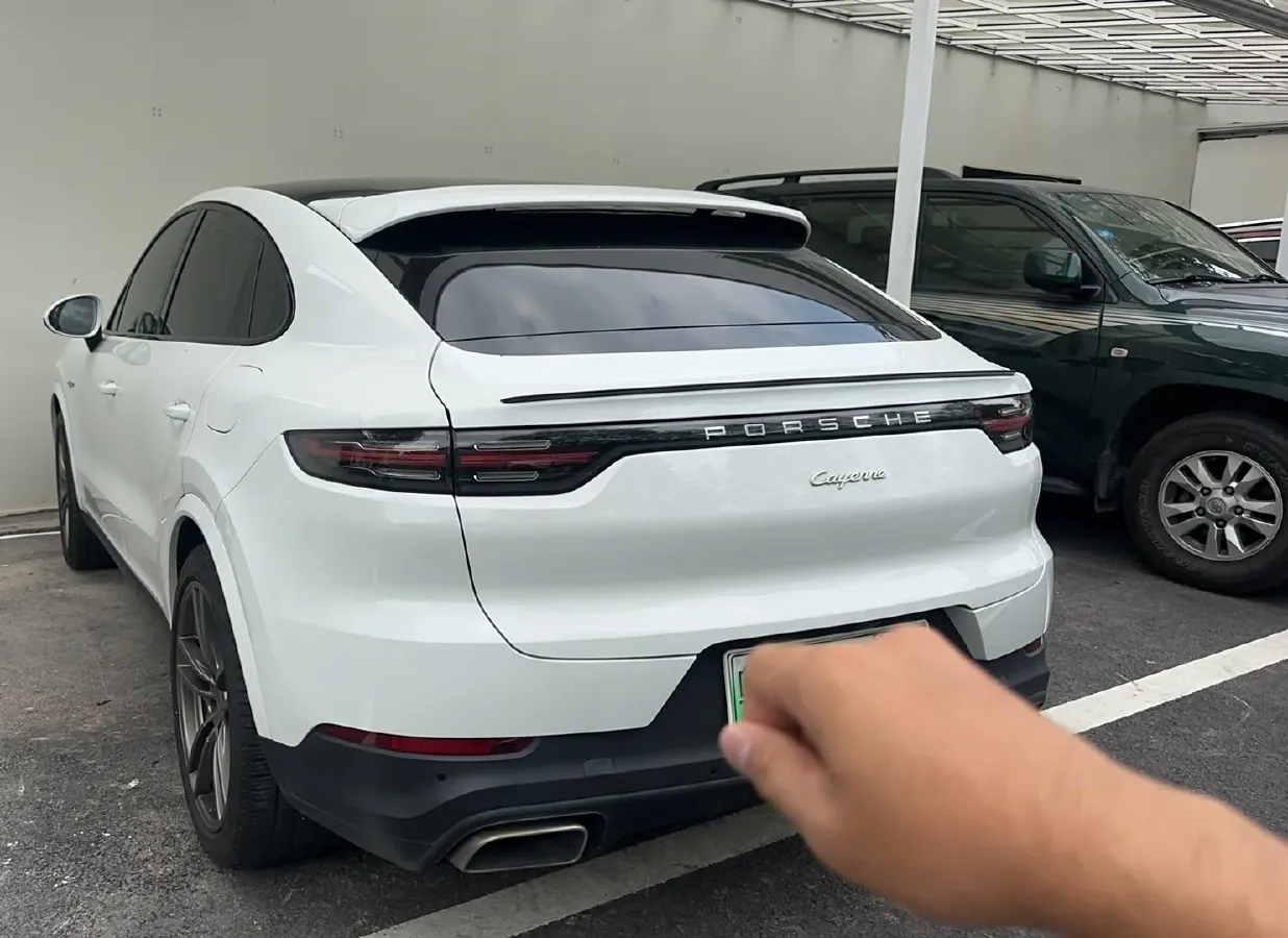 2023 Porsche Cayenne 2.0T 252HP L4 8AT PHEV 17.9KWH,autocango,china used car exporter,china ev exporter,chinese used car exporter,chinese used ev exporter