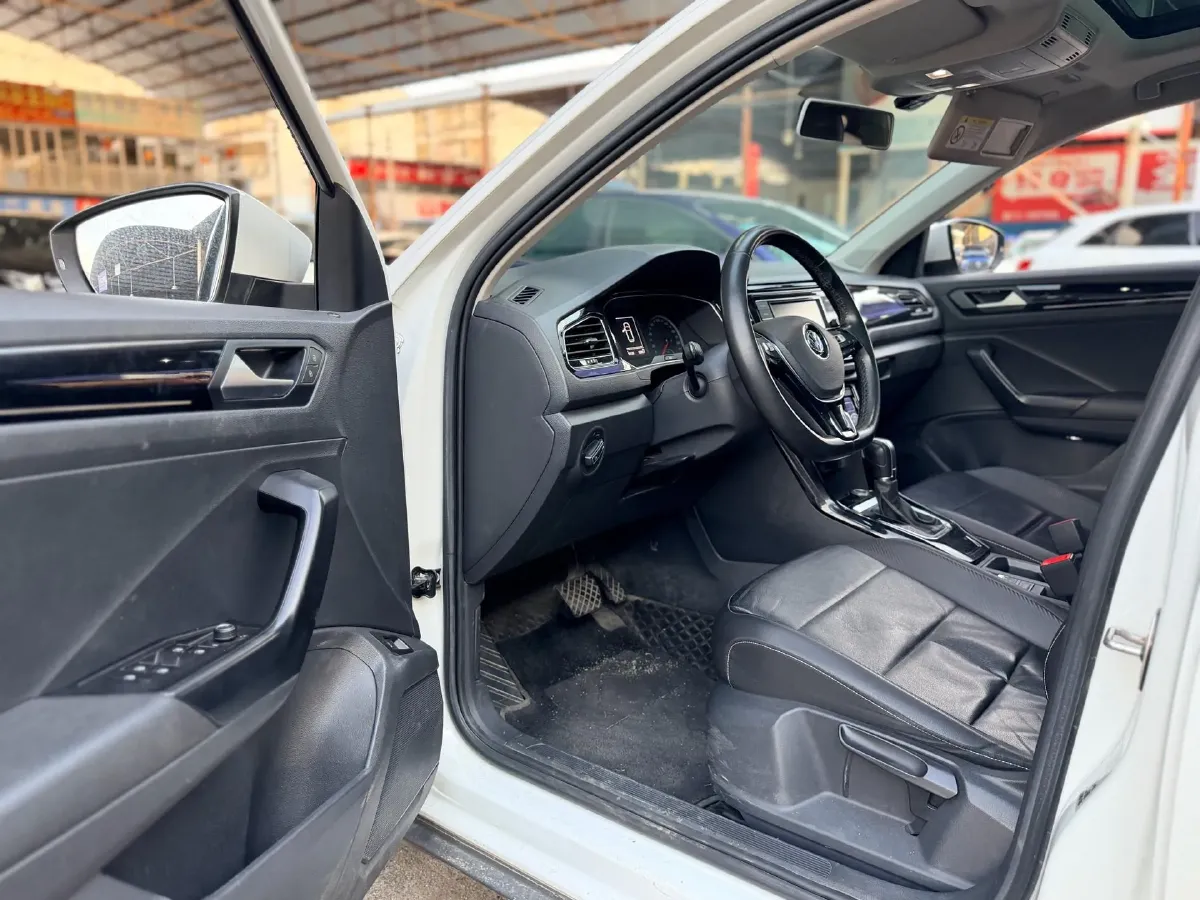 2019 Volkswagen T-Roc 1.4T 150HP L4 7DCT,autocango,china used car exporter,china ev exporter,chinese used car exporter,chinese used ev exporter