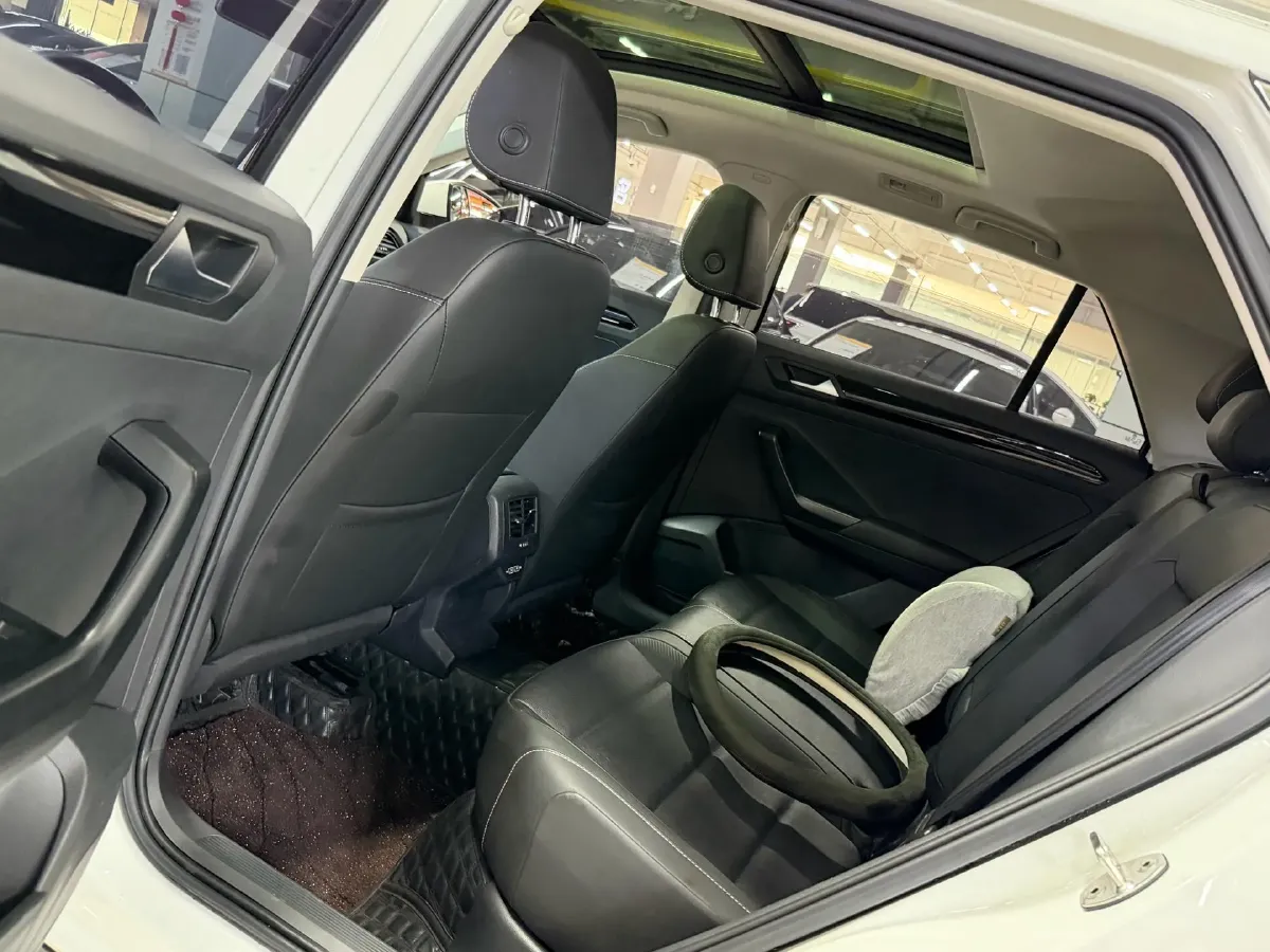 2022 Volkswagen T-Roc 1.4T 150HP L4 7DCT,autocango,china used car exporter,china ev exporter,chinese used car exporter,chinese used ev exporter