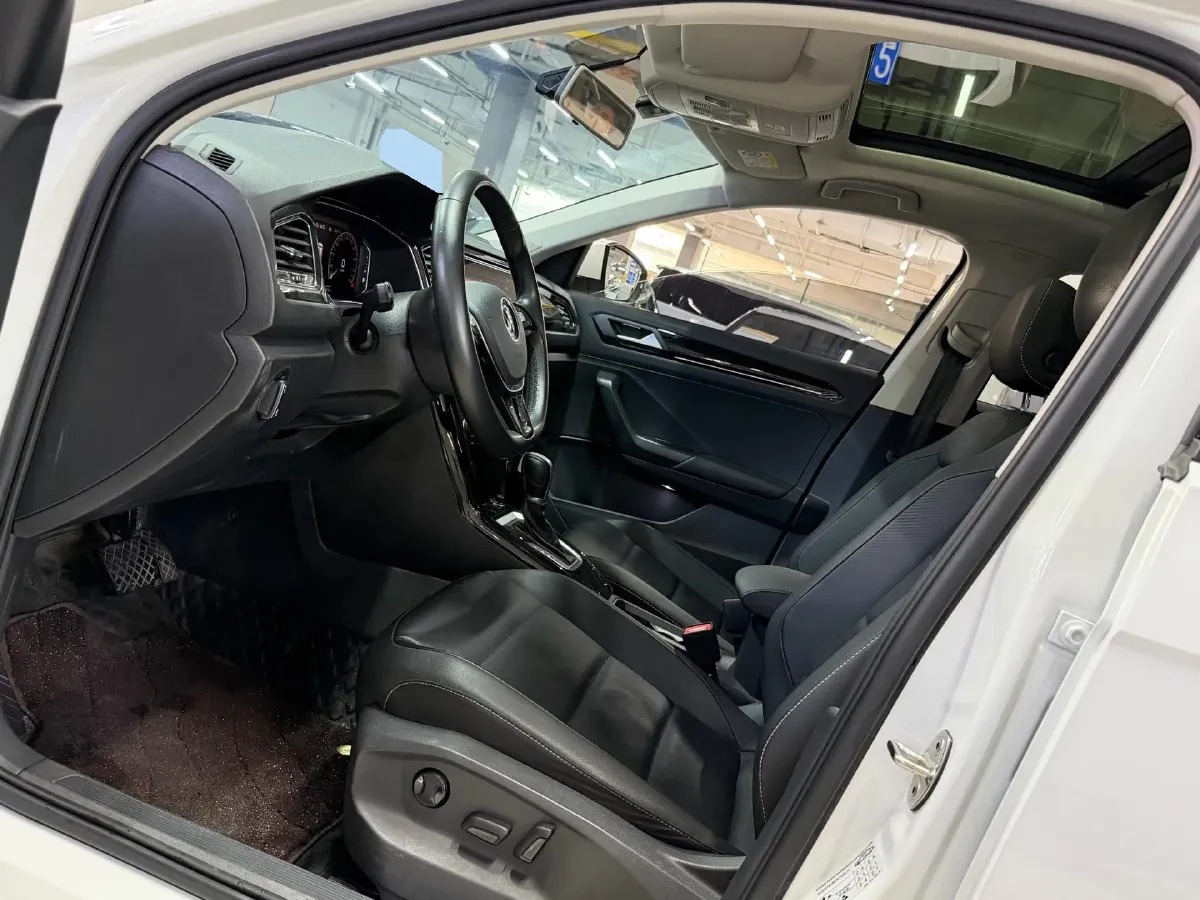 2022 Volkswagen T-Roc 1.4T 150HP L4 7DCT,autocango,china used car exporter,china ev exporter,chinese used car exporter,chinese used ev exporter