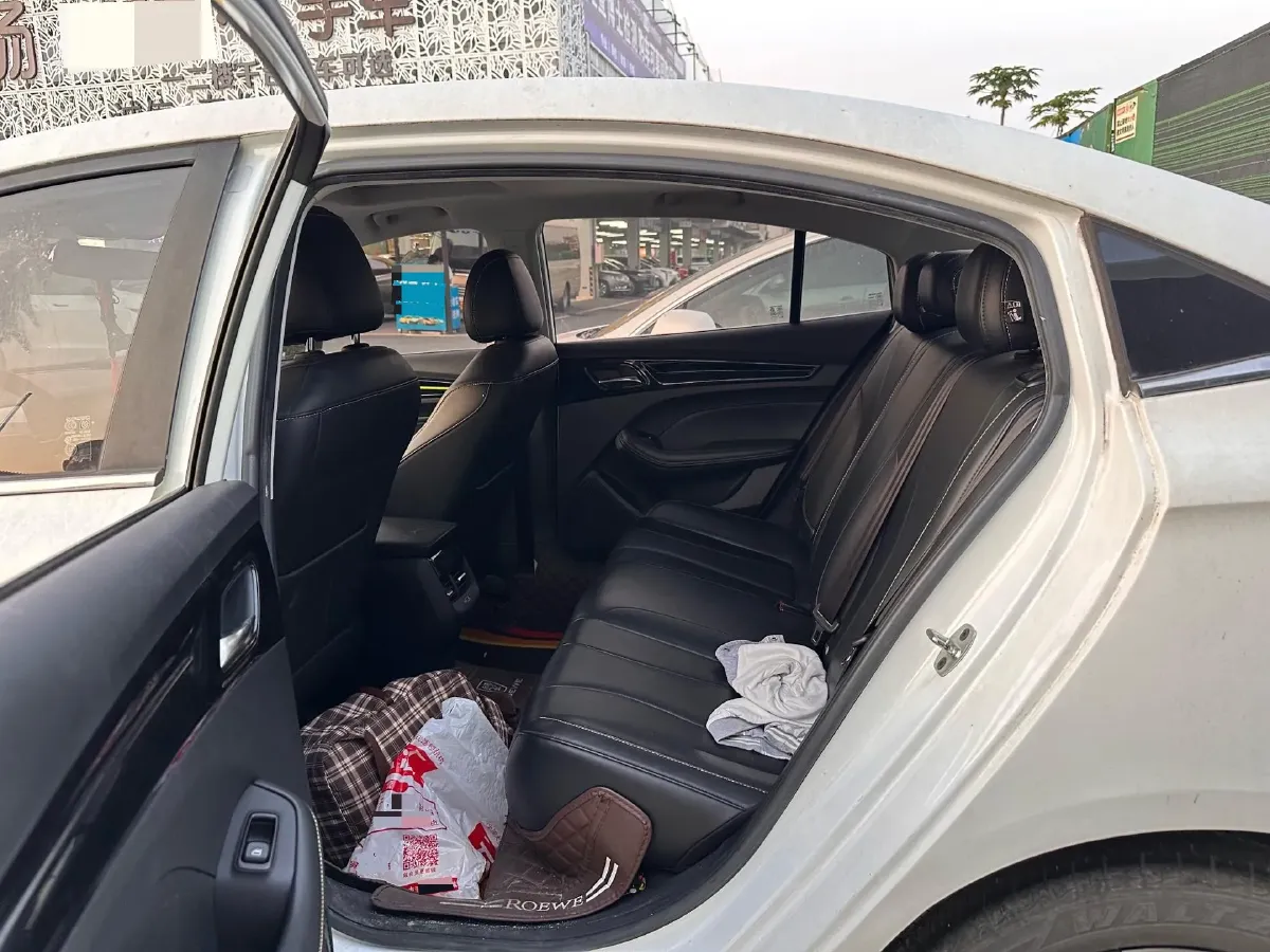 2021 Roewe i5 1.5L 120HP L4 5MT,autocango,china used car exporter,china ev exporter,chinese used car exporter,chinese used ev exporter