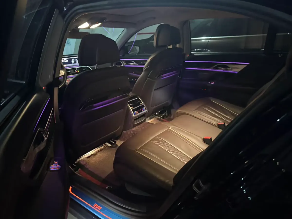 2019 BMW 7 Series 2.0T 265HP L4 8AT,autocango,china used car exporter,china ev exporter,chinese used car exporter,chinese used ev exporter