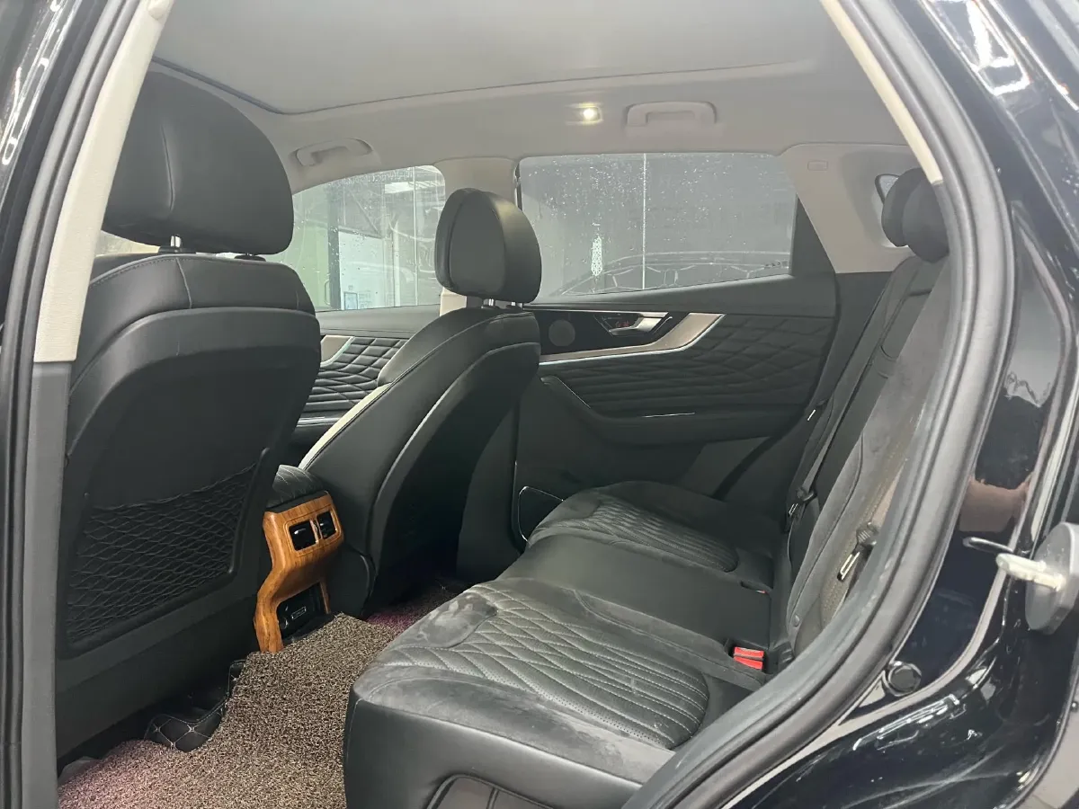 2022 HongQi HS5 2.0T 224HP L4 6AT,autocango,china used car exporter,china ev exporter,chinese used car exporter,chinese used ev exporter