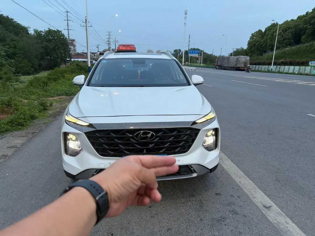 2023 Hyundai Santafe 2.0T 230HP L4 8AT,autocango,china used car exporter,china ev exporter,chinese used car exporter,chinese used ev exporter