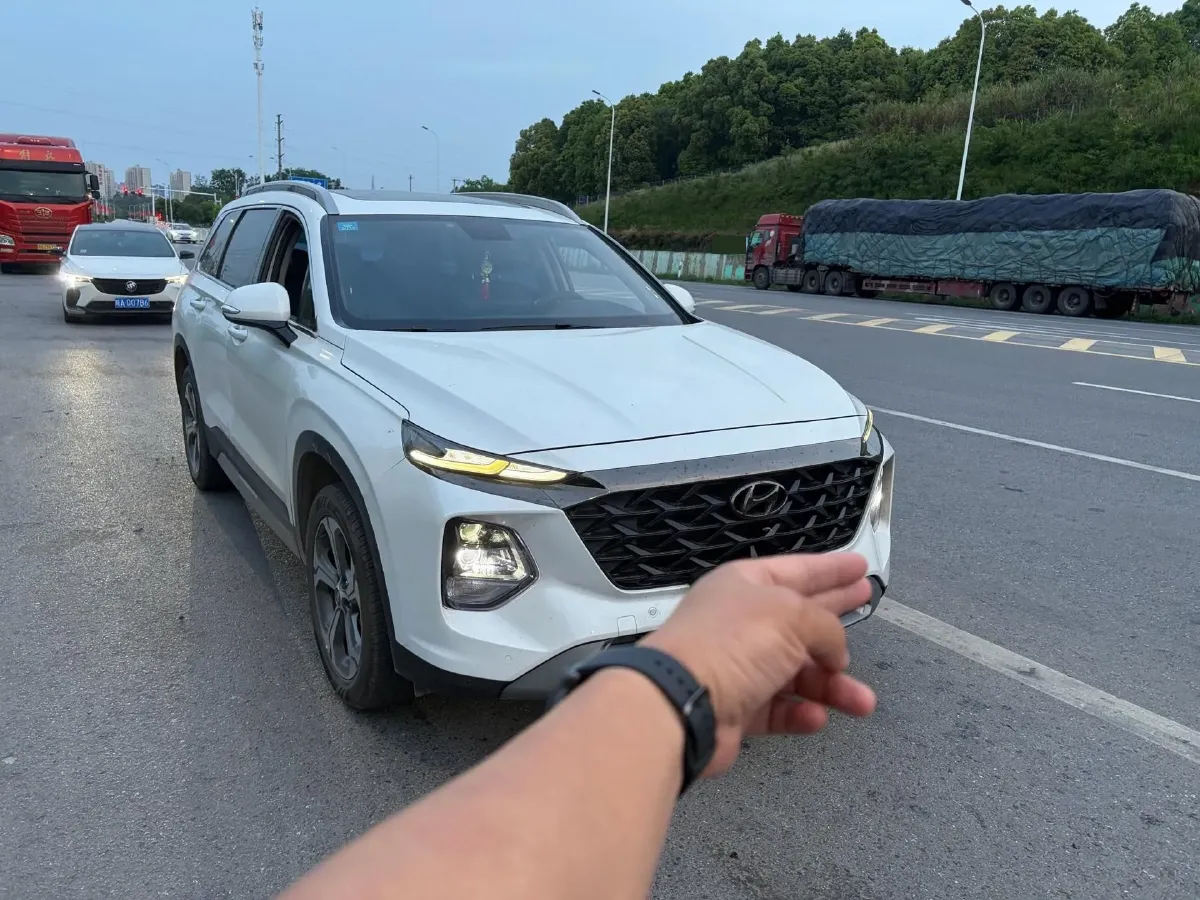 2023 Hyundai Santafe 2.0T 230HP L4 8AT,autocango,china used car exporter,china ev exporter,chinese used car exporter,chinese used ev exporter