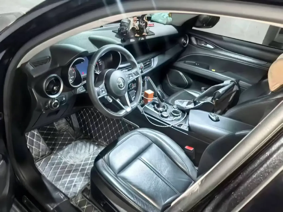 2017 Jaguar XE 2.0T 240HP L4 8AT,autocango,china used car exporter,china ev exporter,chinese used car exporter,chinese used ev exporter