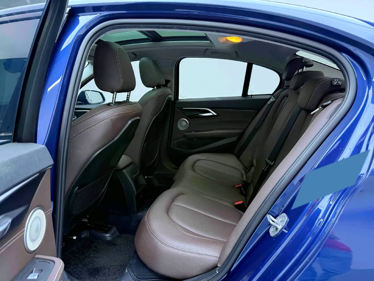 2021 BMW 1 Series 1.5T 140HP L3 7DCT,autocango,china used car exporter,china ev exporter,chinese used car exporter,chinese used ev exporter