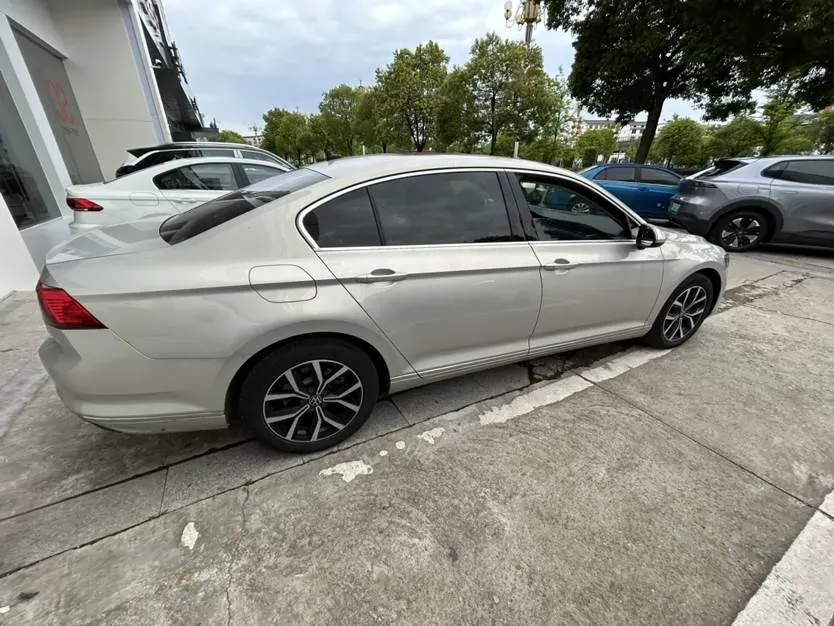 2020 Volkswagen Magotan 2.0T 186HP L4 7DCT,autocango,china used car exporter,china ev exporter,chinese used car exporter,chinese used ev exporter