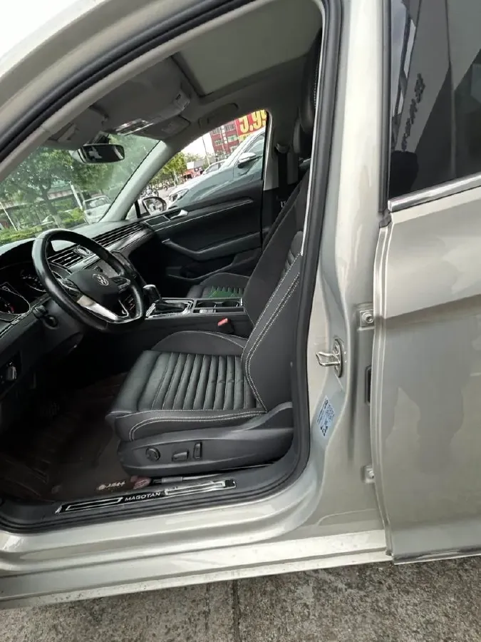 2020 Volkswagen Magotan 2.0T 186HP L4 7DCT,autocango,china used car exporter,china ev exporter,chinese used car exporter,chinese used ev exporter
