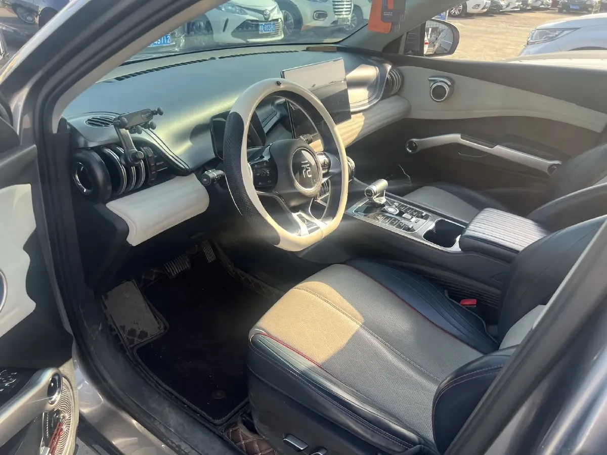 2022 Roewe RX5 MAX 1.5T 181HP L4 6AT,autocango,china used car exporter,china ev exporter,chinese used car exporter,chinese used ev exporter