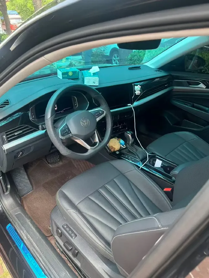 2024 Volkswagen Passat 2.0T 220HP L4 7DCT,autocango,china used car exporter,china ev exporter,chinese used car exporter,chinese used ev exporter