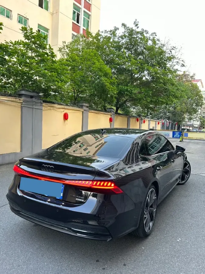 2024 Audi A7L 2.0T 245HP L4 7DCT,autocango,china used car exporter,china ev exporter,chinese used car exporter,chinese used ev exporter