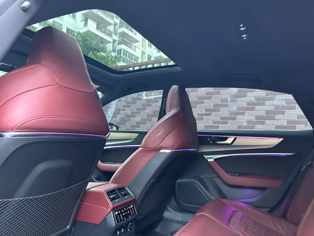 2024 Audi A7L 2.0T 245HP L4 7DCT,autocango,china used car exporter,china ev exporter,chinese used car exporter,chinese used ev exporter