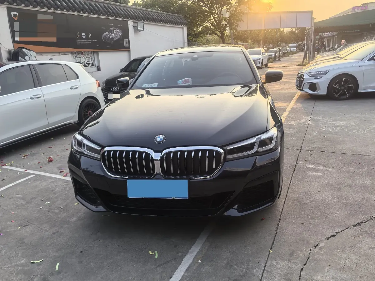 2022 BMW 5 Series 2.0T 184HP L4 8AT,autocango,china used car exporter,china ev exporter,chinese used car exporter,chinese used ev exporter