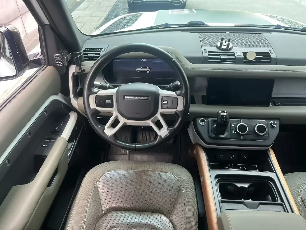 2020 Land Rover Defender 3.0T 400HP L6 8AT,autocango,china used car exporter,china ev exporter,chinese used car exporter,chinese used ev exporter