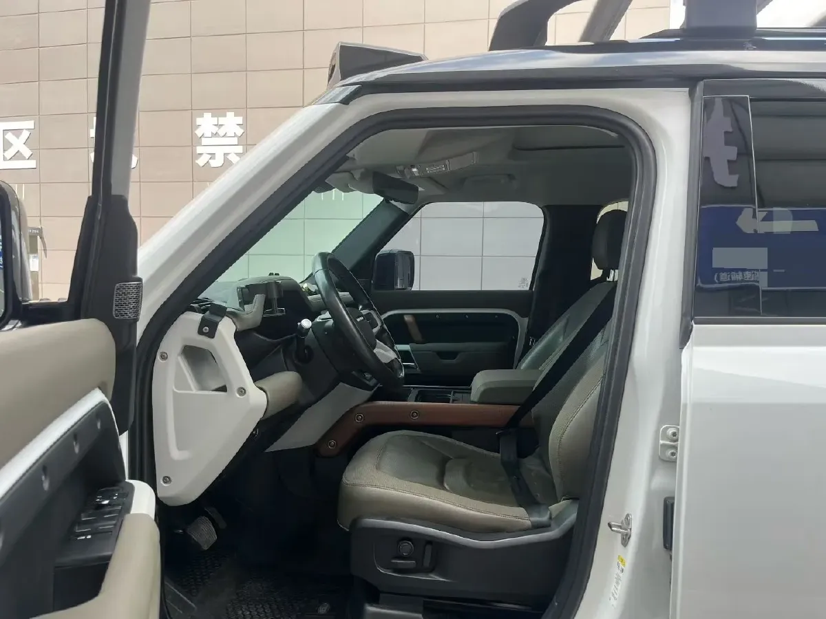 2020 Land Rover Defender 3.0T 400HP L6 8AT,autocango,china used car exporter,china ev exporter,chinese used car exporter,chinese used ev exporter