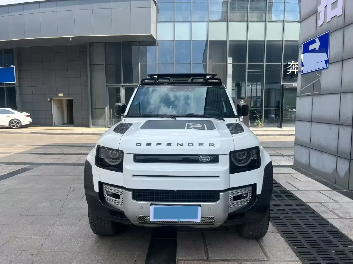 2020 Land Rover Defender 3.0T 400HP L6 8AT,autocango,china used car exporter,china ev exporter,chinese used car exporter,chinese used ev exporter