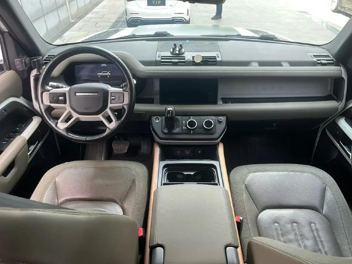2020 Land Rover Defender 3.0T 400HP L6 8AT,autocango,china used car exporter,china ev exporter,chinese used car exporter,chinese used ev exporter