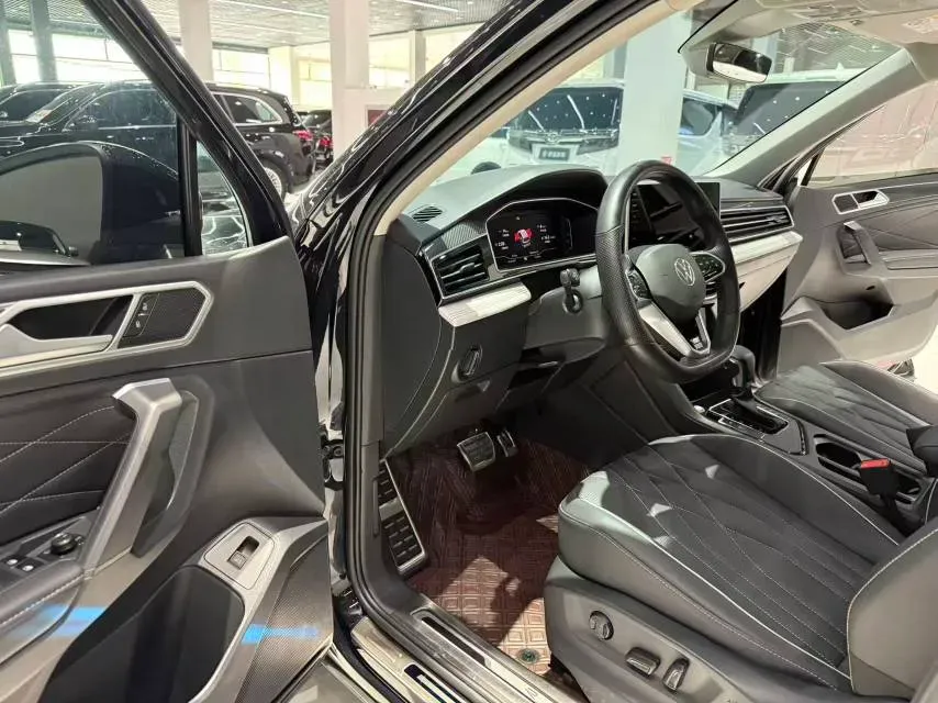 2023 Volkswagen Tiguan L 2.0T 186HP L4 7DCT,autocango,china used car exporter,china ev exporter,chinese used car exporter,chinese used ev exporter