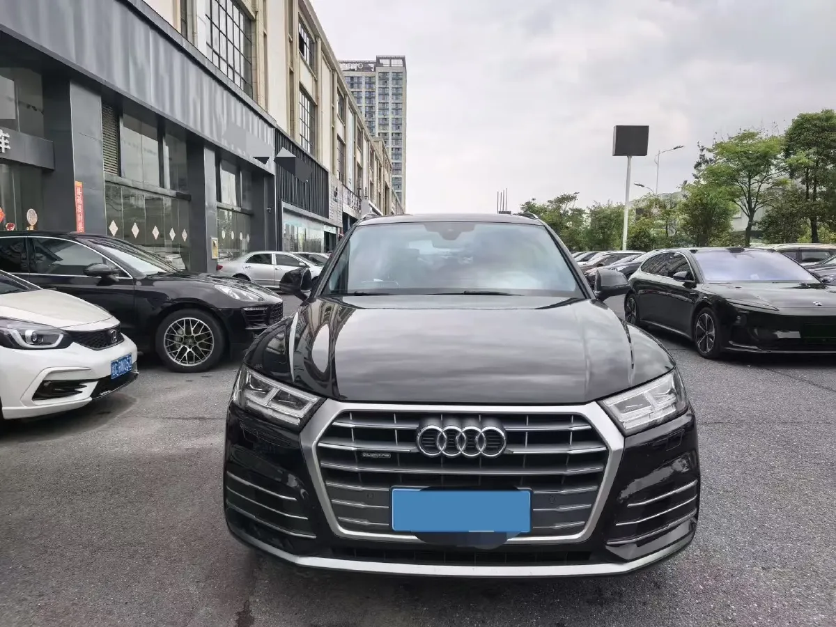 2020 Audi Q5L 2.0T 190HP L4 7DCT,autocango,china used car exporter,china ev exporter,chinese used car exporter,chinese used ev exporter