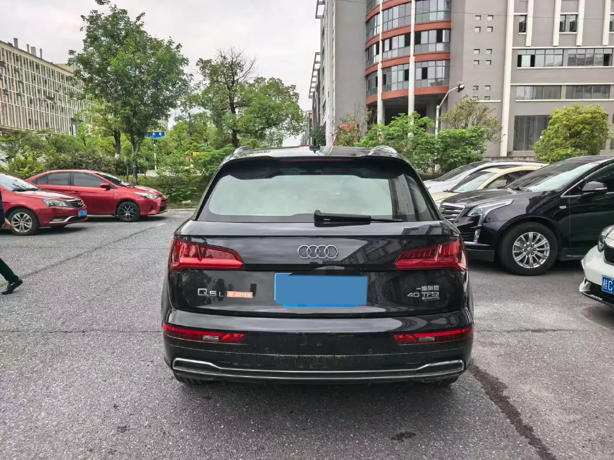 2020 Audi Q5L 2.0T 190HP L4 7DCT,autocango,china used car exporter,china ev exporter,chinese used car exporter,chinese used ev exporter