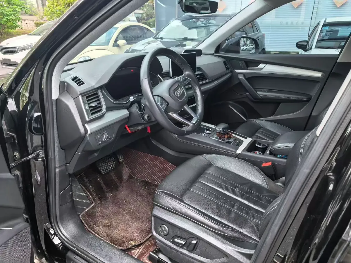 2020 Audi Q5L 2.0T 190HP L4 7DCT,autocango,china used car exporter,china ev exporter,chinese used car exporter,chinese used ev exporter