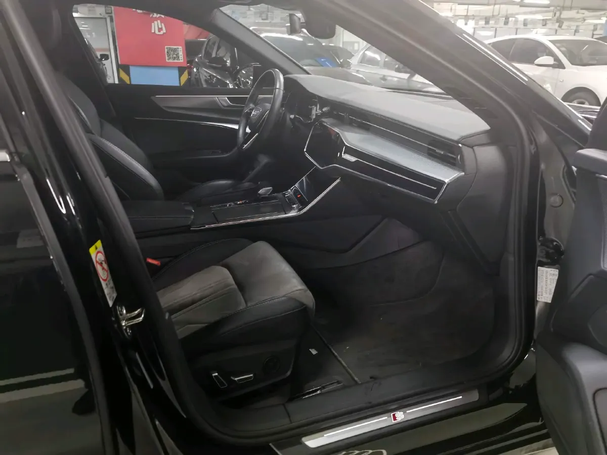 2022 Audi A6L 2.0T 224HP L4 7DCT,autocango,china used car exporter,china ev exporter,chinese used car exporter,chinese used ev exporter