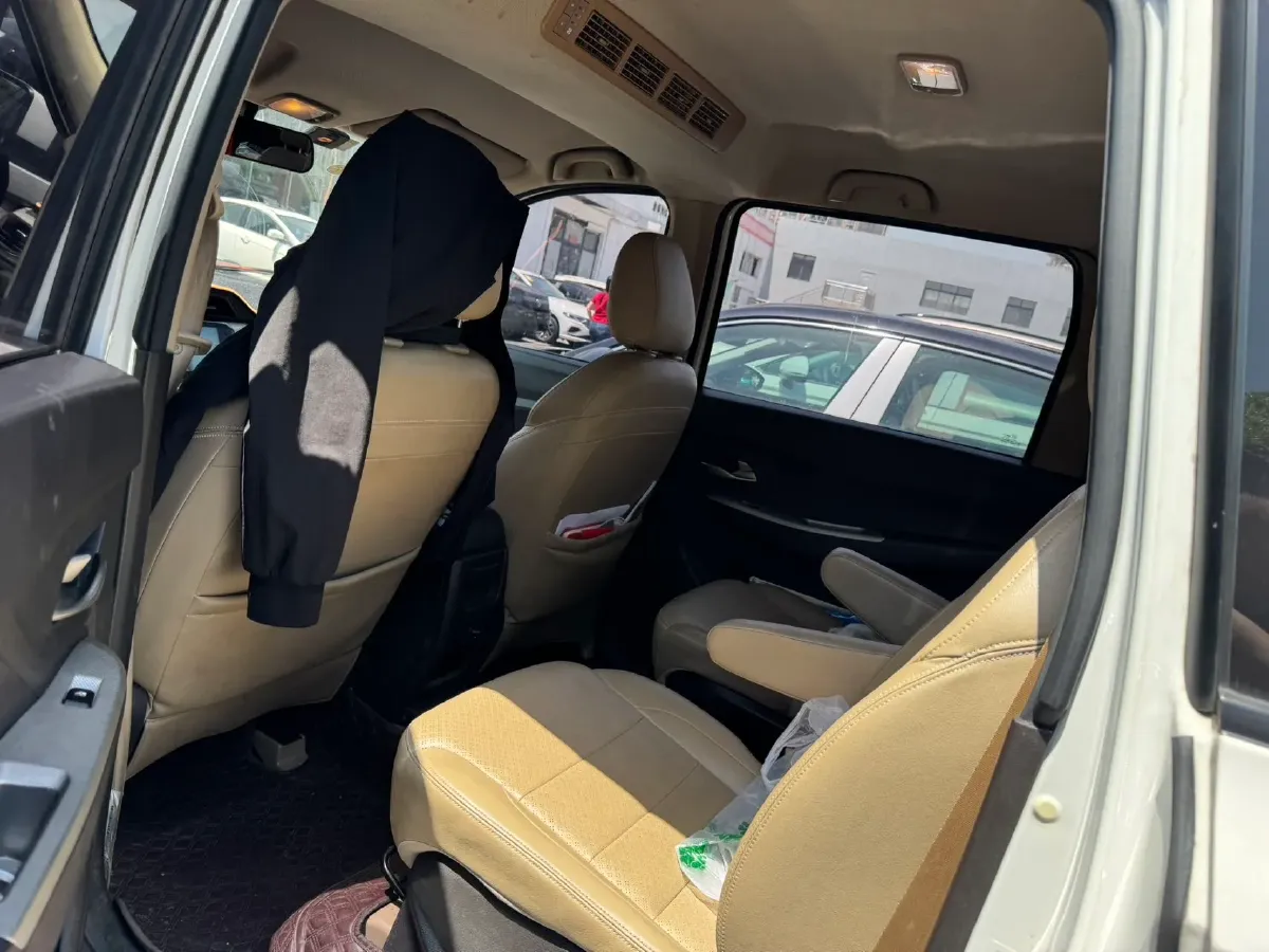 2019 WuLing HongGuang 1.5L 99HP L4 6MT,autocango,china used car exporter,china ev exporter,chinese used car exporter,chinese used ev exporter