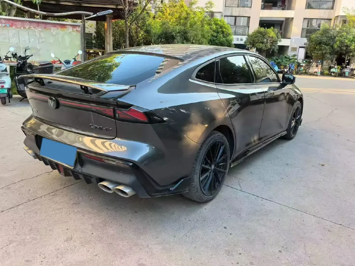 2022 ChangAn UNI-V 1.5T 188HP L4 7DCT,autocango,china used car exporter,china ev exporter,chinese used car exporter,chinese used ev exporter