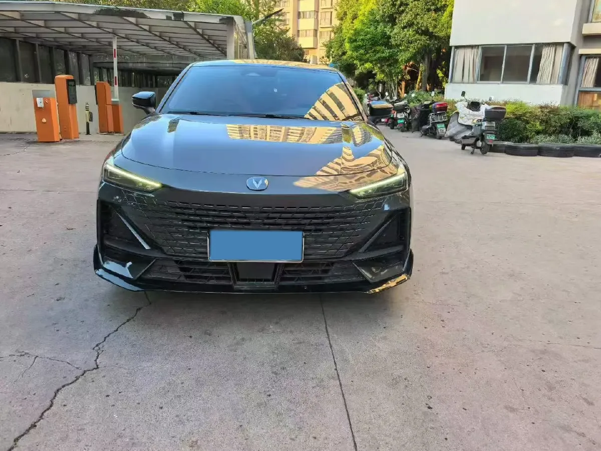 2022 ChangAn UNI-V 1.5T 188HP L4 7DCT,autocango,china used car exporter,china ev exporter,chinese used car exporter,chinese used ev exporter