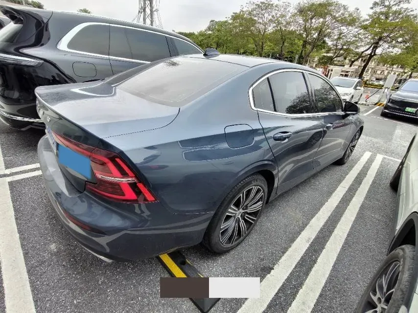 2021 Volvo S60 2.0T 190HP L4 8AT,autocango,china used car exporter,china ev exporter,chinese used car exporter,chinese used ev exporter