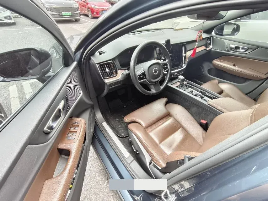 2021 Volvo S60 2.0T 190HP L4 8AT,autocango,china used car exporter,china ev exporter,chinese used car exporter,chinese used ev exporter