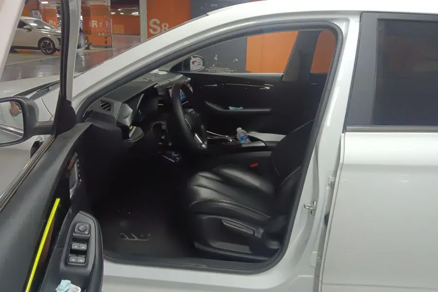 2021 Roewe i5 1.5L 120HP L4 CVT,autocango,china used car exporter,china ev exporter,chinese used car exporter,chinese used ev exporter