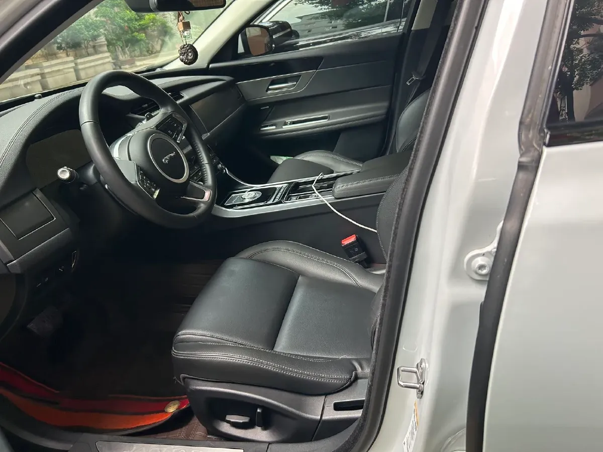 2020 Jaguar XFL 2.0T 200HP L4 8AT,autocango,china used car exporter,china ev exporter,chinese used car exporter,chinese used ev exporter