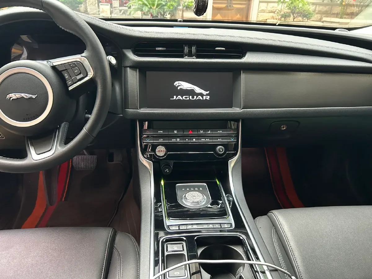 2020 Jaguar XFL 2.0T 200HP L4 8AT,autocango,china used car exporter,china ev exporter,chinese used car exporter,chinese used ev exporter