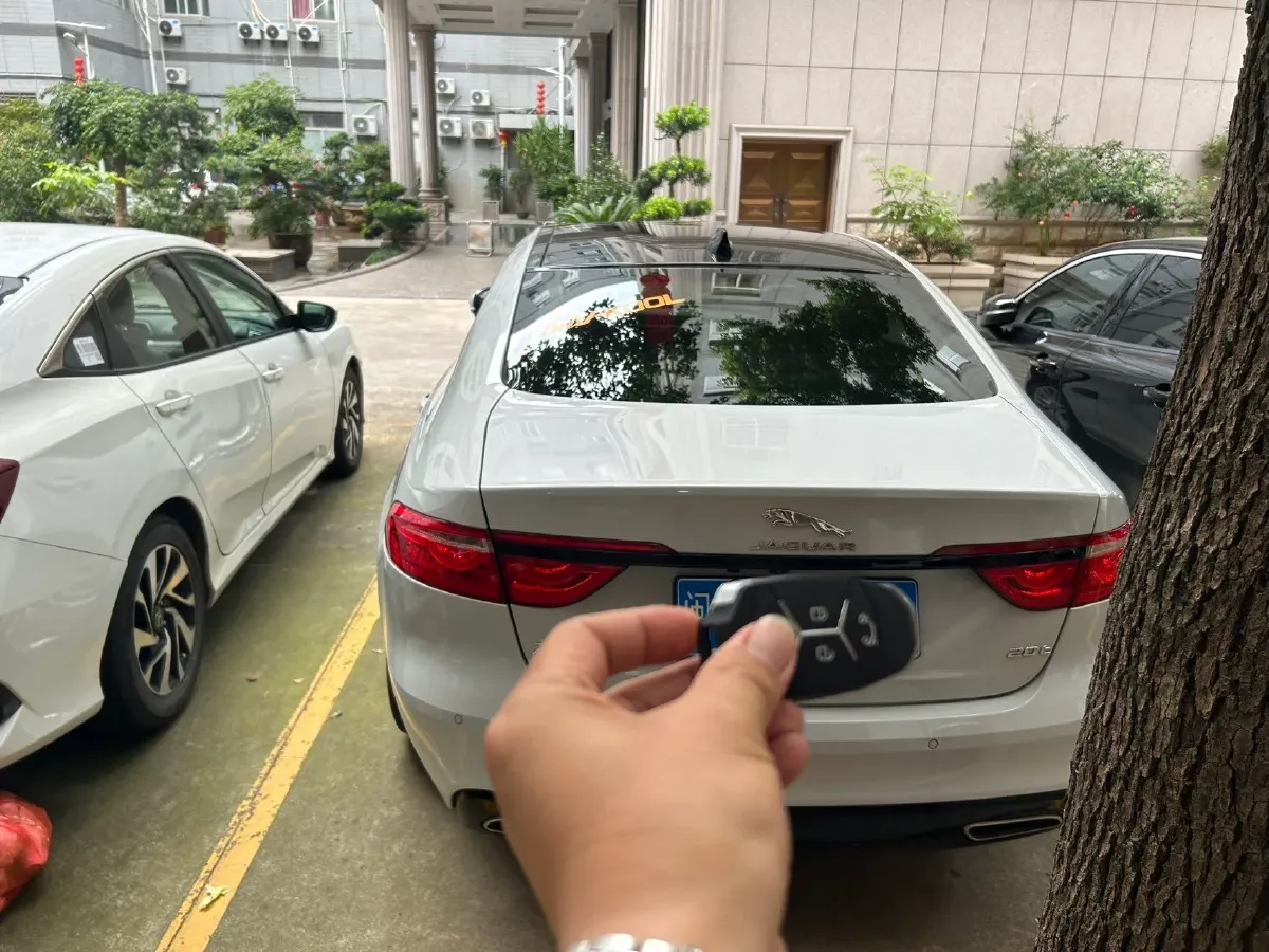 2020 Jaguar XFL 2.0T 200HP L4 8AT,autocango,china used car exporter,china ev exporter,chinese used car exporter,chinese used ev exporter