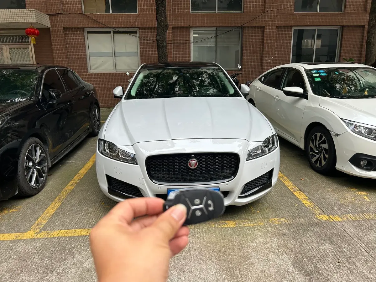 2020 Jaguar XFL 2.0T 200HP L4 8AT,autocango,china used car exporter,china ev exporter,chinese used car exporter,chinese used ev exporter