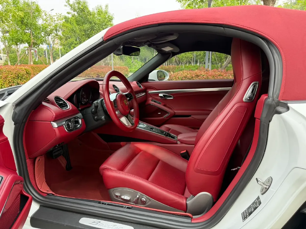 2023 Porsche 718 2.0T 250HP H4 7DCT,autocango,china used car exporter,china ev exporter,chinese used car exporter,chinese used ev exporter