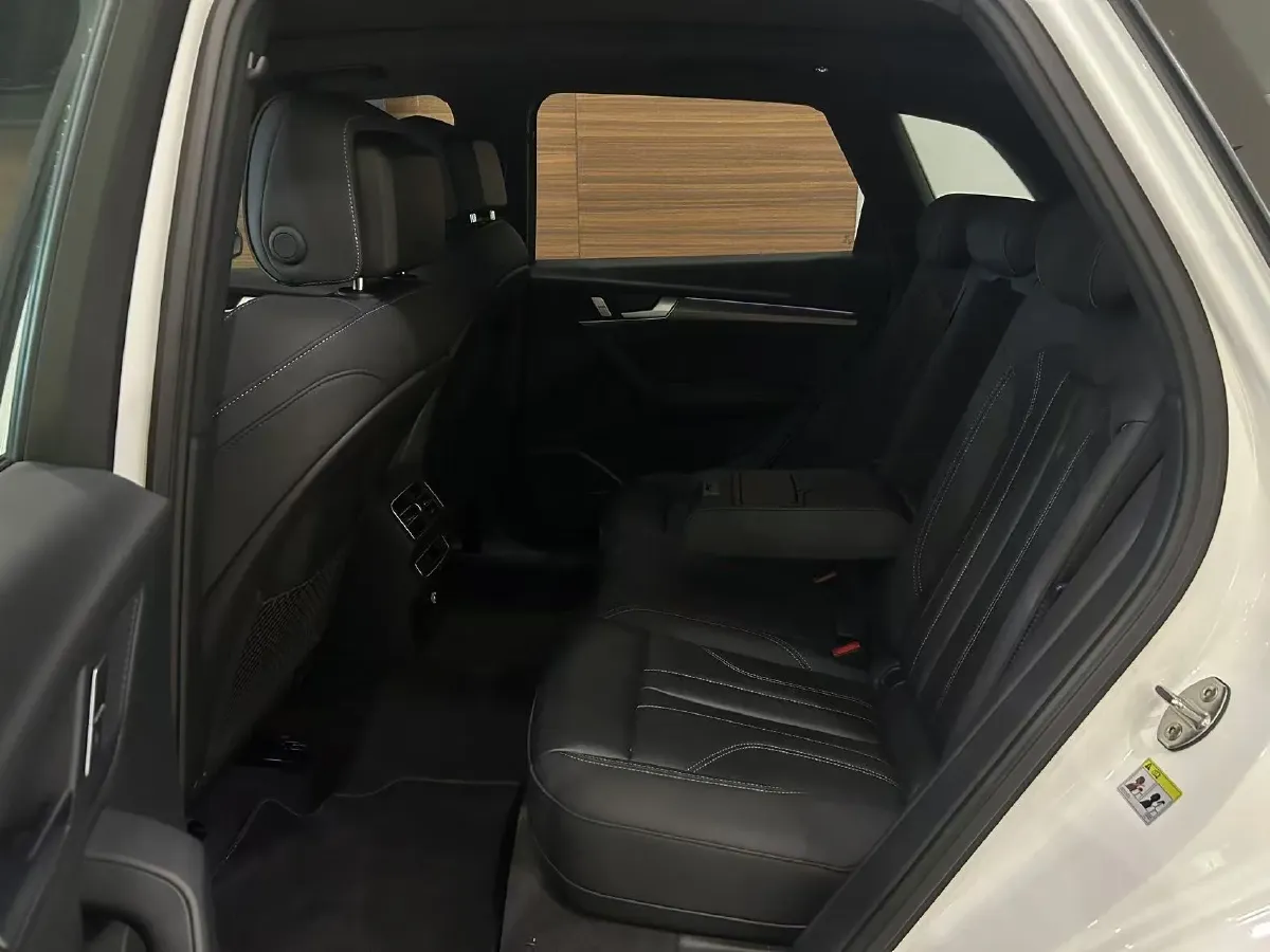 2023 Audi Q5L 2.0T 245HP L4 7DCT,autocango,china used car exporter,china ev exporter,chinese used car exporter,chinese used ev exporter