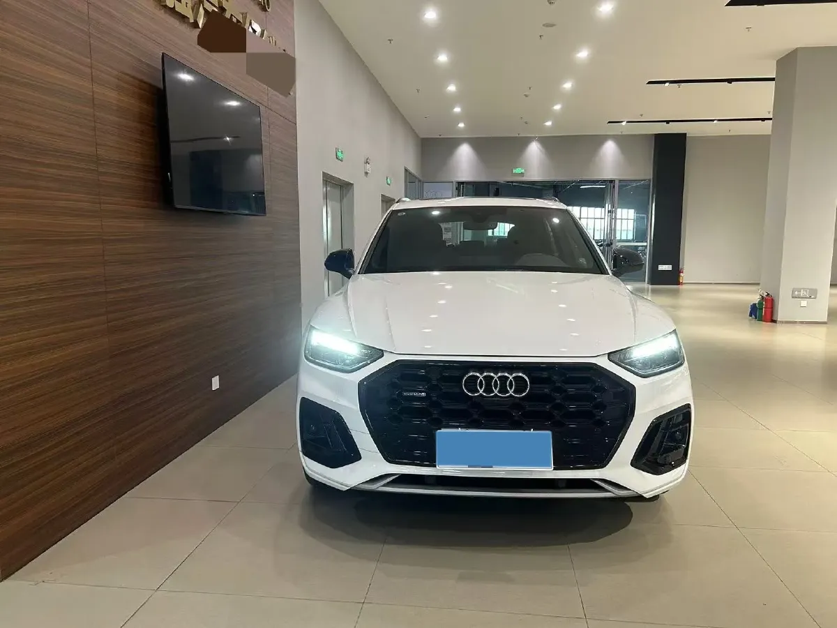 2023 Audi Q5L 2.0T 245HP L4 7DCT,autocango,china used car exporter,china ev exporter,chinese used car exporter,chinese used ev exporter