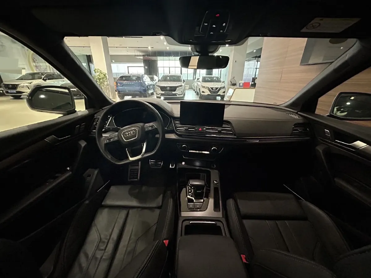 2023 Audi Q5L 2.0T 245HP L4 7DCT,autocango,china used car exporter,china ev exporter,chinese used car exporter,chinese used ev exporter
