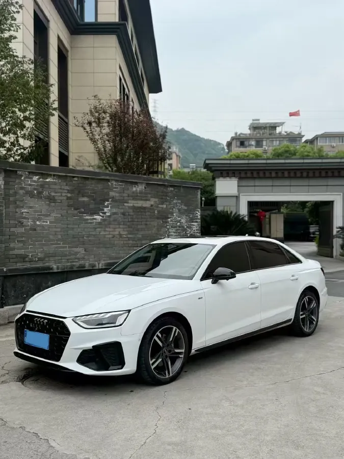 2022 Audi A4L 2.0T 190HP L4 7DCT,autocango,china used car exporter,china ev exporter,chinese used car exporter,chinese used ev exporter