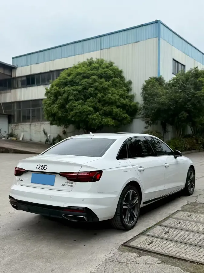 2022 Audi A4L 2.0T 190HP L4 7DCT,autocango,china used car exporter,china ev exporter,chinese used car exporter,chinese used ev exporter