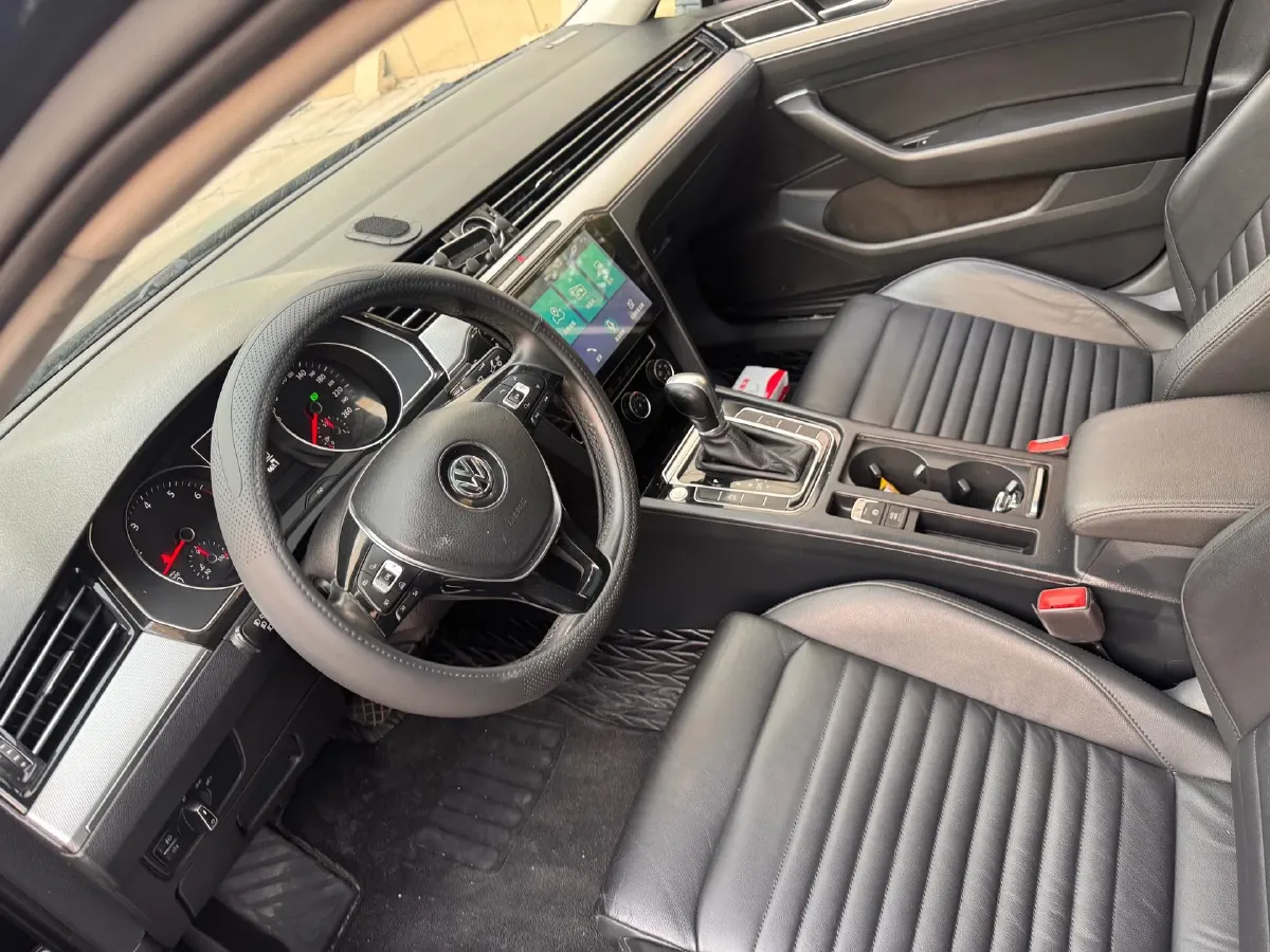 2018 Volkswagen Magotan 1.8T 180HP L4 7DCT,autocango,china used car exporter,china ev exporter,chinese used car exporter,chinese used ev exporter