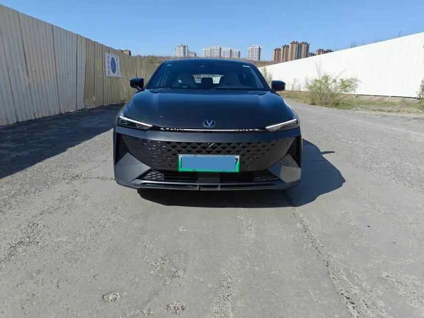 2024 ChangAn UNI-V iDD 1.5L 110HP L4 E-CVT PHEV 18.99KWH,autocango,china used car exporter,china ev exporter,chinese used car exporter,chinese used ev exporter